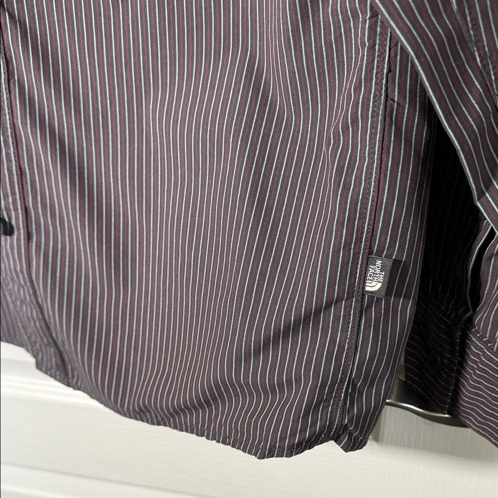 The North Face Men’s Striped Long Sleeve Button Up Shirt Nylon M
